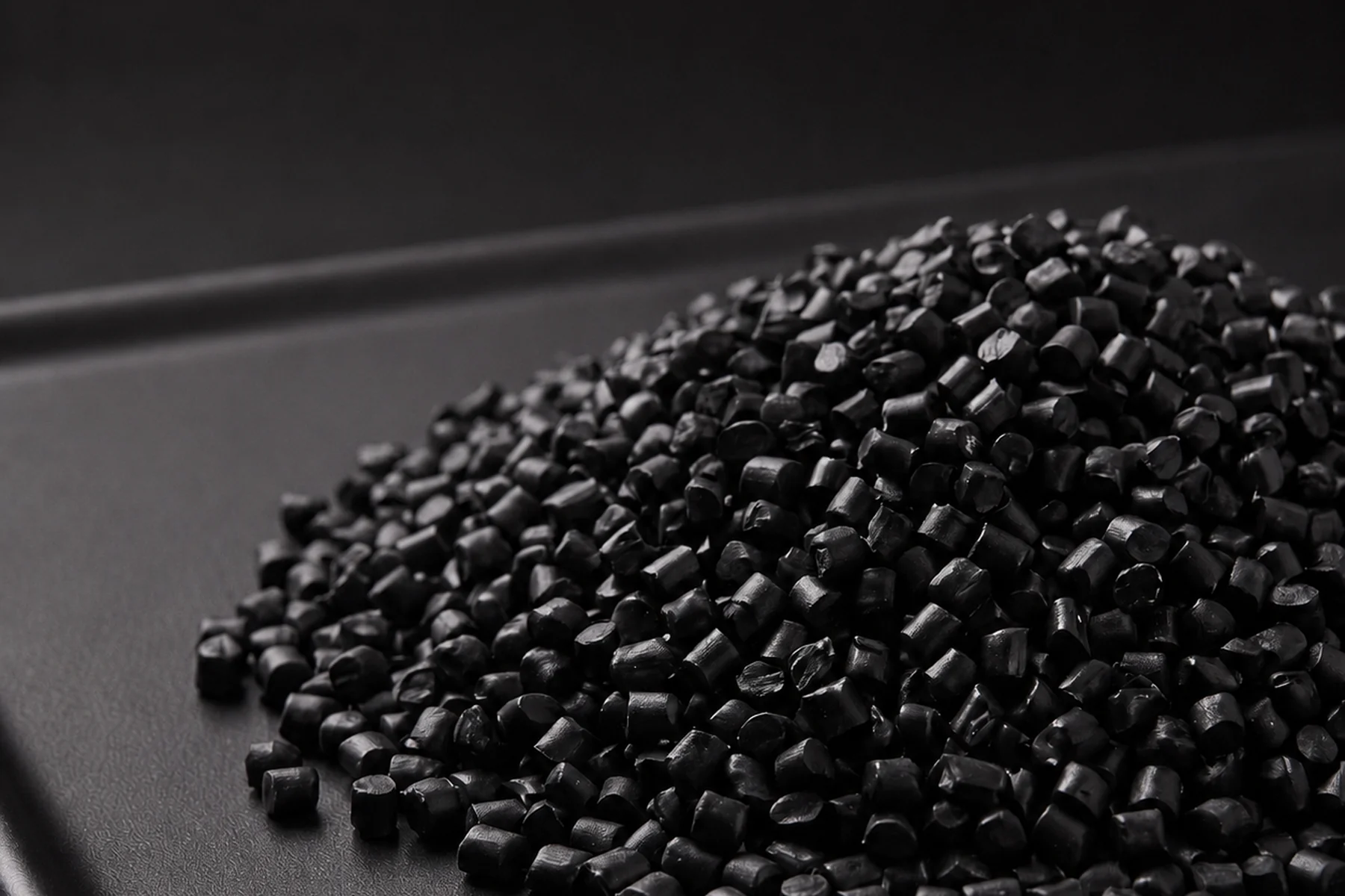 Fluoropolymer color masterbatch pellets
