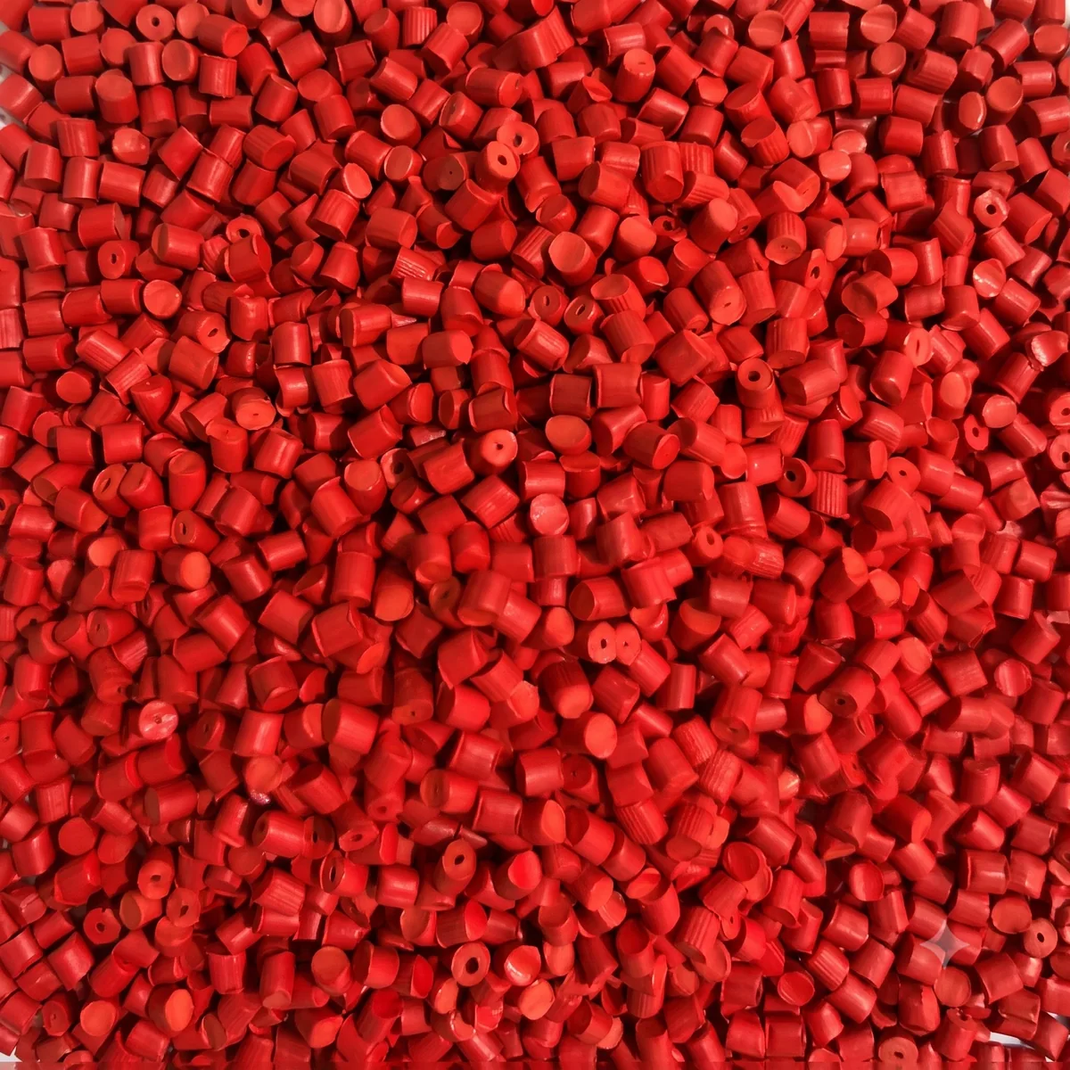 Red color masterbatch swatch, RAL 3020